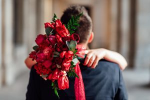 Image source: Pexels
Wedding gifts for friends